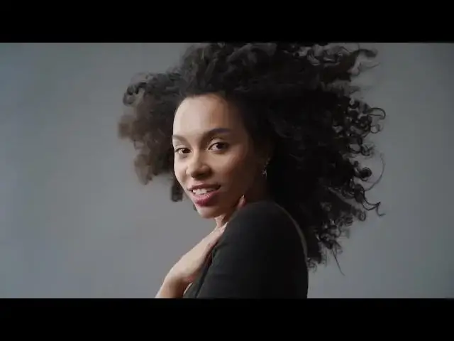 Video thumbnail for CURLY HAIR WOMAN