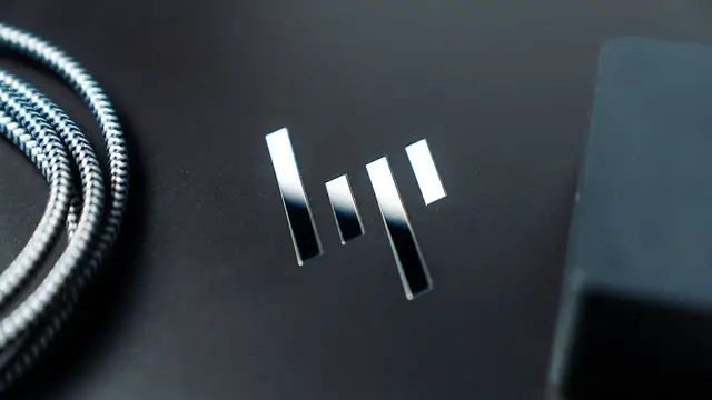 Video thumbnail for Sneak Peek: Unboxing the 'Sparkling Black' HP Dragonfly Pro Chromebook