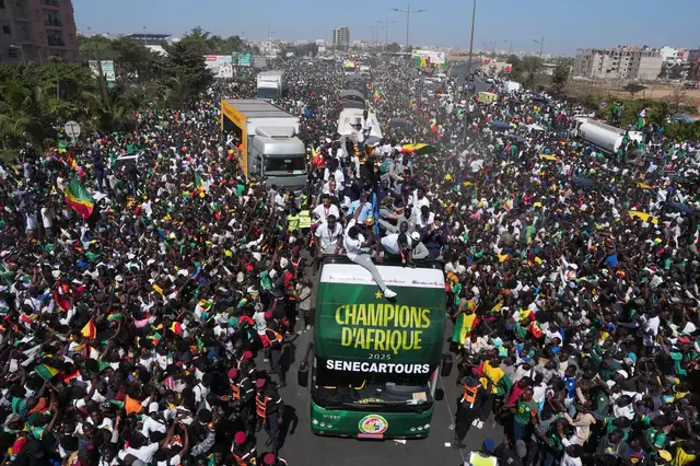Video thumbnail for Football fans celebrate Senegal's AFCON victory parade
