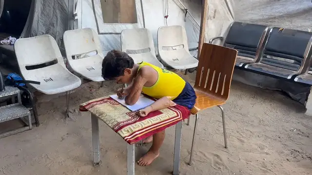 Video thumbnail for Gaza Child Adapts After Amputation.