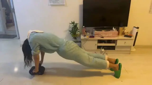 Video thumbnail for Workout Fail: Woman Loses Balance with Ab Roller