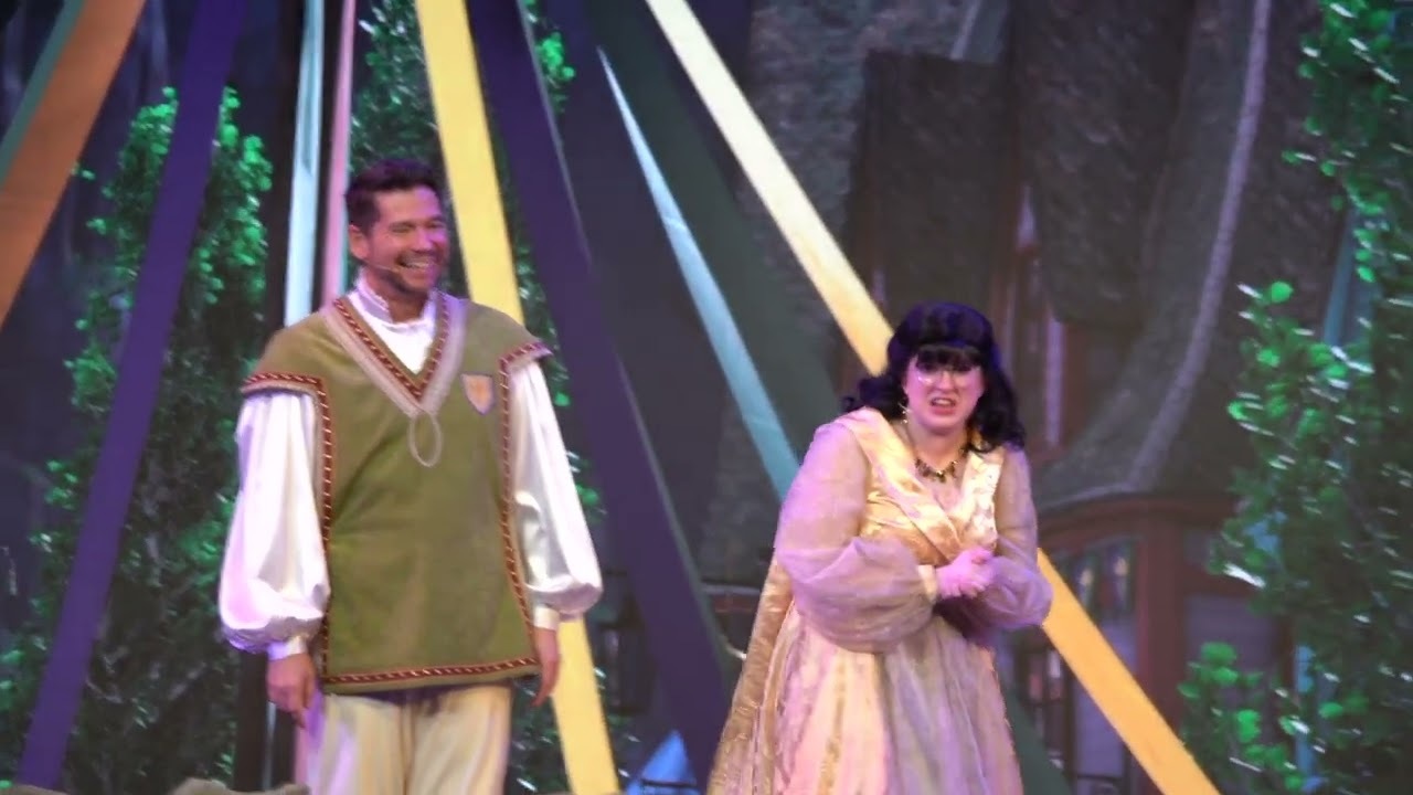 Video thumbnail for Holiday Edition of Frozen Sing-Along Celebration: Full Show!