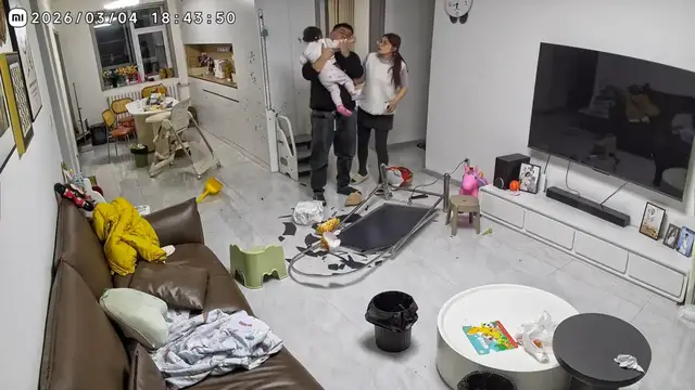 Video thumbnail for Toddler Trapped as Mirror Falls in Shandong