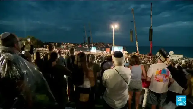 Video thumbnail for A minute of silence for Bondi Beach shooting victims