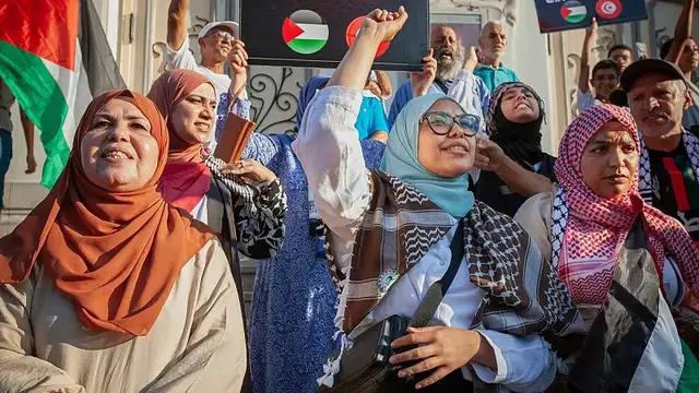 'Video thumbnail for Hundreds of pro-Gaza demonstrators march through the streets of Tunis'