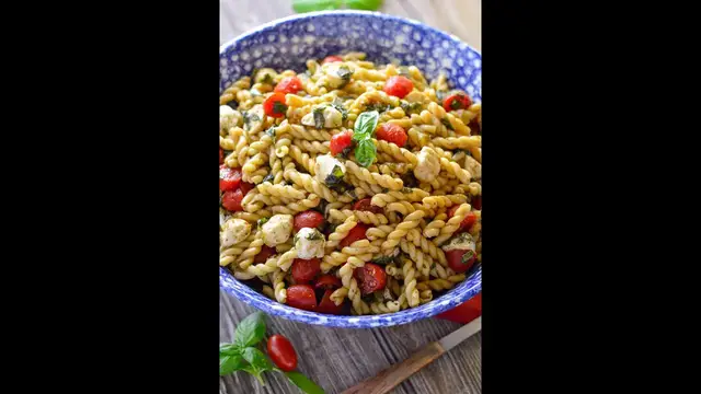 Video thumbnail for How to Make an Easy Caprese Pasta Salad