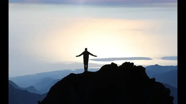 Video thumbnail for CLIMBING RINJANI - 3 Days of Mind-Blowing Scenery