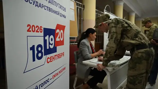 Video thumbnail for Russia: Moscow residents head to polls as Russia’s elections begin.