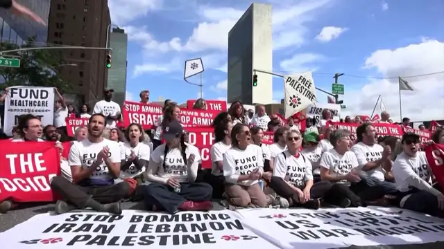 Video thumbnail for Susan Sarandon, Hannah Einbinder arrested at Netanyahu UN protest