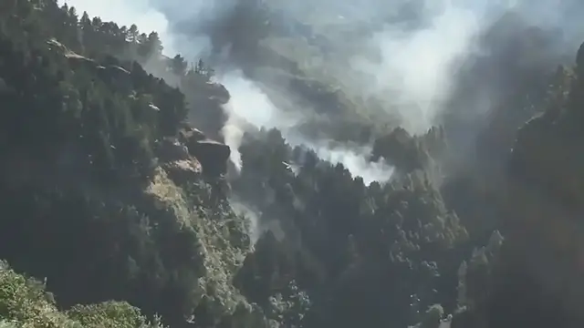 Video thumbnail for Waldbrand Valleseco Mai 2019