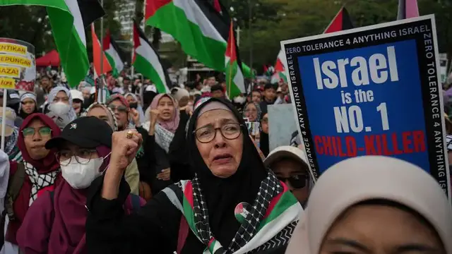 'Video thumbnail for Families in Gaza still searching for the missing amid the rubble'