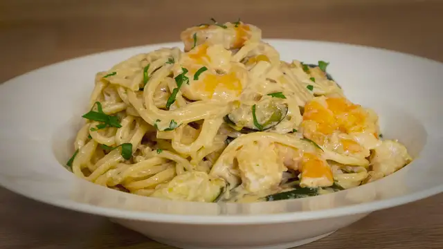 'Video thumbnail for Como hacer Espaguetis con Calabacin y Gambas'