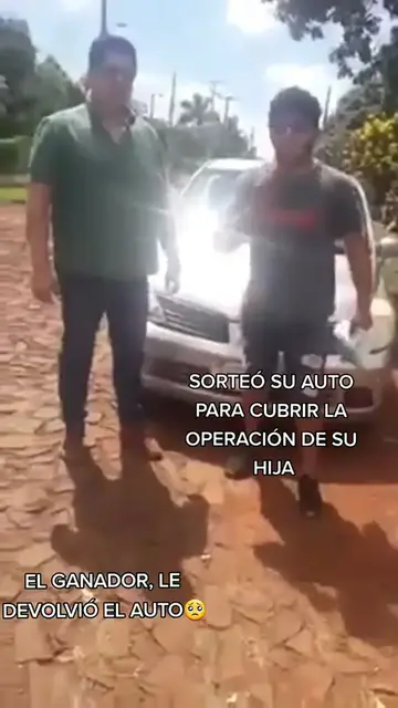 Video thumbnail for Necesitaba la plata para la operación de su hija y no tenía. Puso como premio en una rifa, su auto.