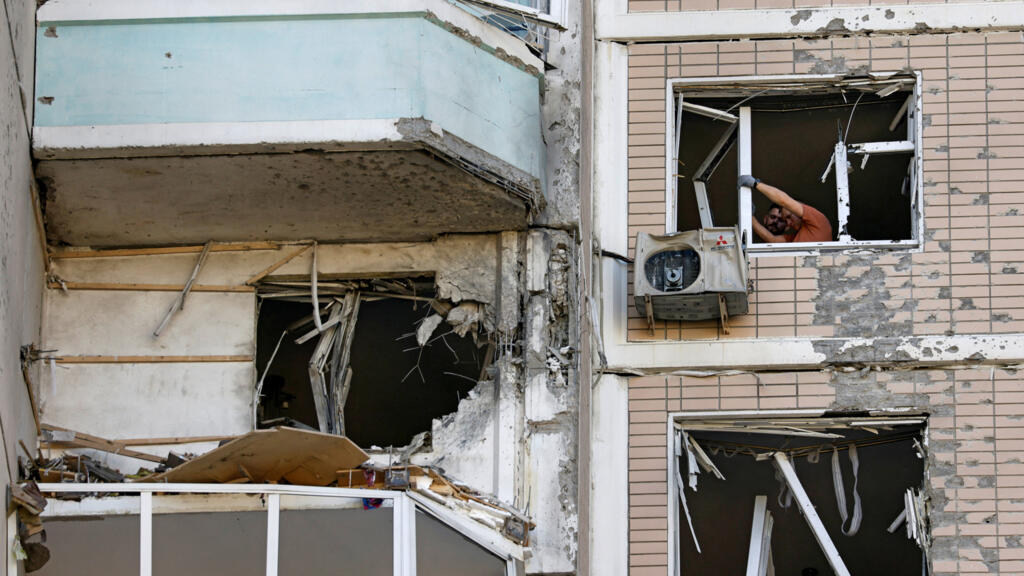 Video thumbnail for Ukraine increasingly able to strike inside Russia thanks to new drones