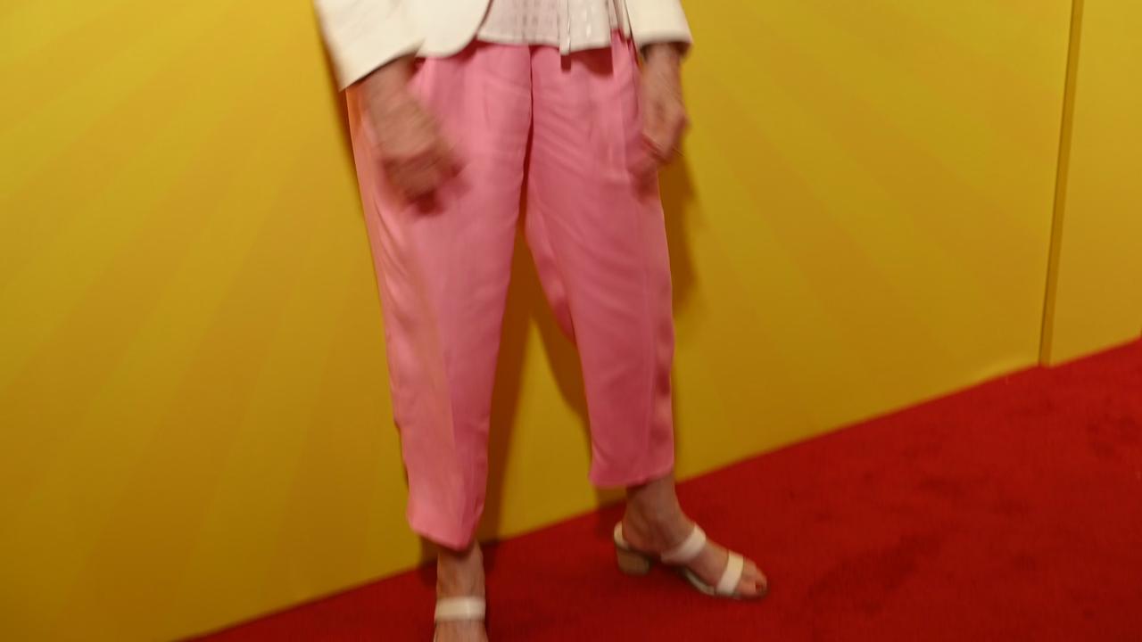 Video thumbnail for "NY: "Celebrity Autobiography" Broadway Opening Night�- Arrivals" 13.