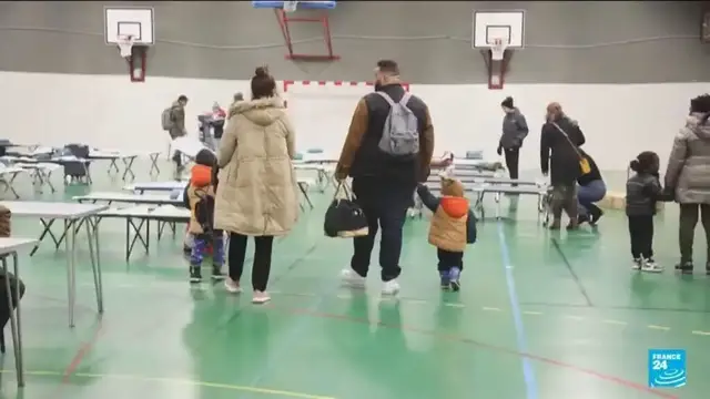 'Video thumbnail for 2,000 children in France are experiencing homelessness'