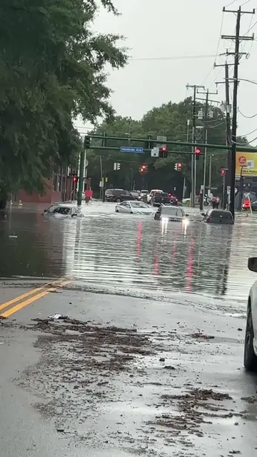 Video thumbnail for Urban Street Flooding Strands Cars in Norfolk Virginia
