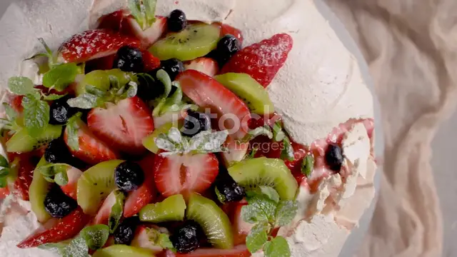 Video thumbnail for La Elegancia del Merengue_ Pavlova Perfe 2025-06-15
