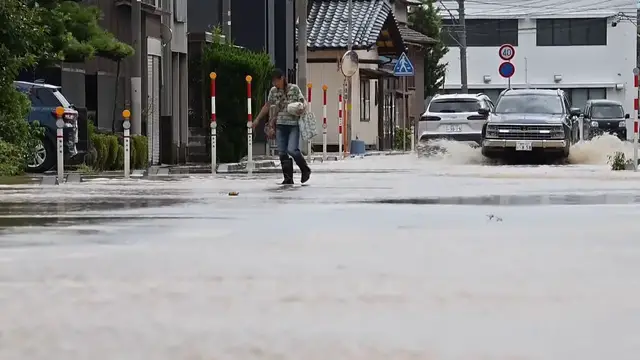 Video thumbnail for Japan: Torrential rain in central Japan.