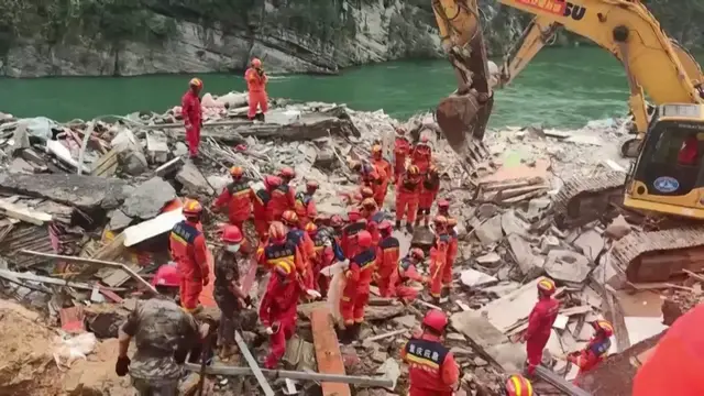 Video thumbnail for Rescue efforts underway after China landslide