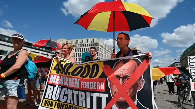 Video thumbnail for Germany: Berlin protesters demand resignation of German Chancellor Friedrich Merz.