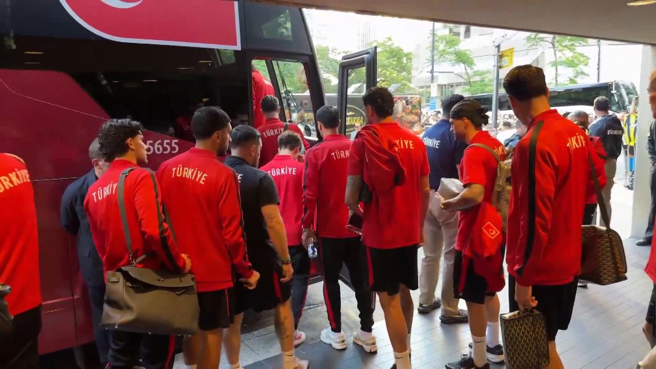 Video thumbnail for Canada: Türkiye's national football team heads to stadium for Australia World Cup match.
