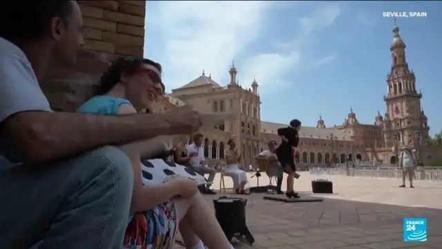 Video thumbnail for Red alert: Soaring temperatures prompt stay-home warnings across Europe