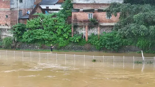 Video thumbnail for China: Rainstorm Hit Liuzhou.