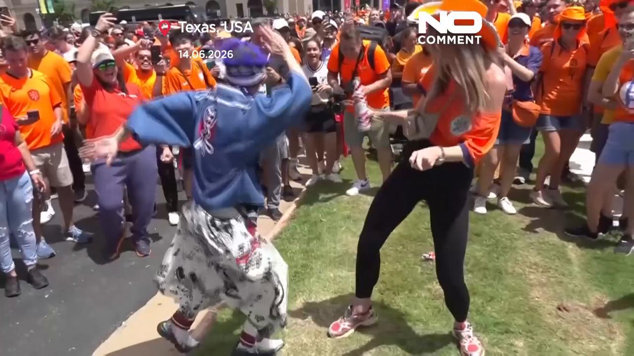 Video thumbnail for Dutch supporters bring sea of orange to World Cup host city