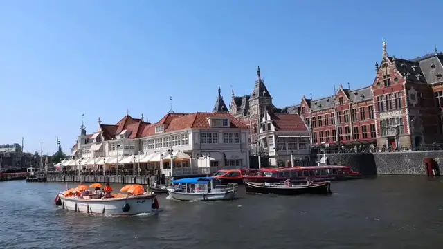 Video thumbnail for Caribbean Netherlands: Heat alert issued as Netherlands braces for tropical temperatures.