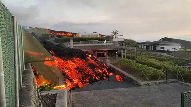 Video thumbnail for Lava verschlingt Haus - Vulkanausbruch La Palma 2021