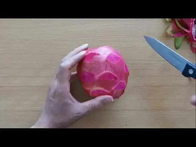 Video thumbnail for Cut Peel and Eat a Dragon Fruit