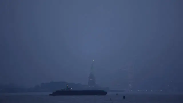 Video thumbnail for US: Heavy rain, thunderstorms hit New York City area.