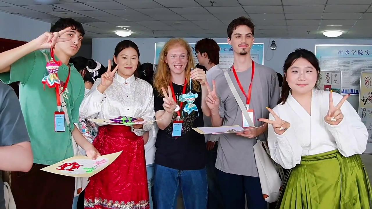 Video thumbnail for China: Sino-American youth cultural exchange program in Hengshui.
