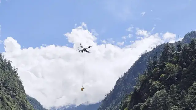 Video thumbnail for China: Multi-pronged rescue efforts intensify following mudslide in China's Xizang.
