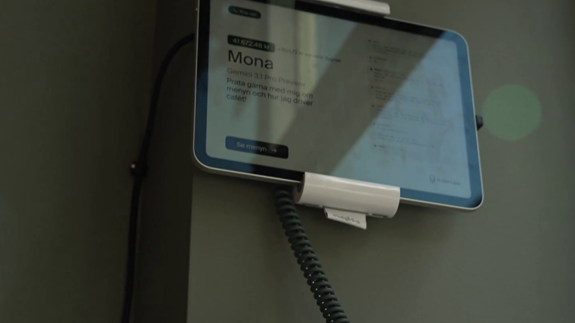 Video thumbnail for AI runs a cafe in Stockholm: Swedes get a taste of the future