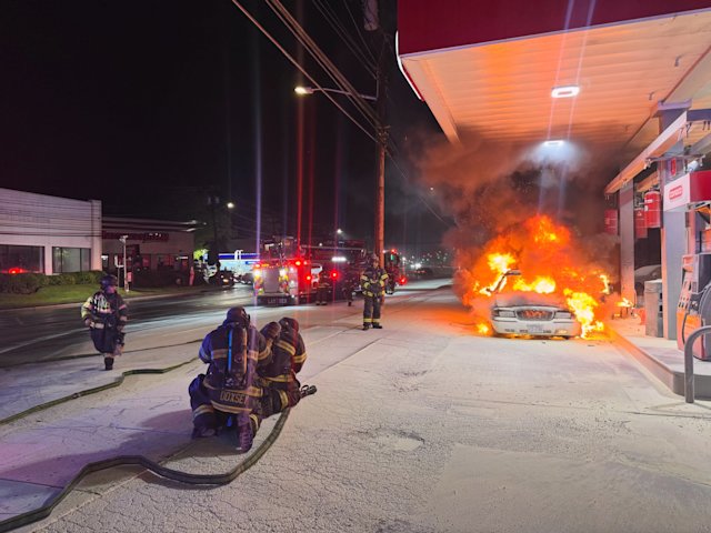 Video thumbnail for Multiple vehicles go up in flames in two separate Suffolk County fires