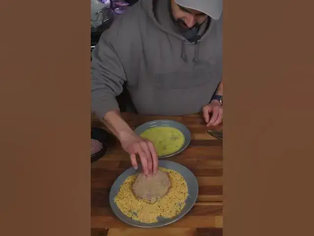 Video thumbnail for Fired Beef Burger Shorts