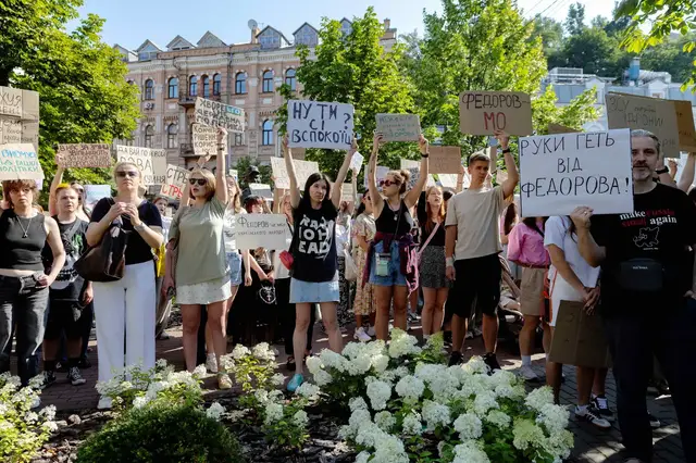 Video thumbnail for Rare protests in Kyiv over dismissal of defence minister