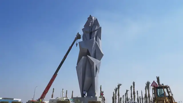 'Video thumbnail for Egypt unveils new billion-dollar museum to lure in more tourists'