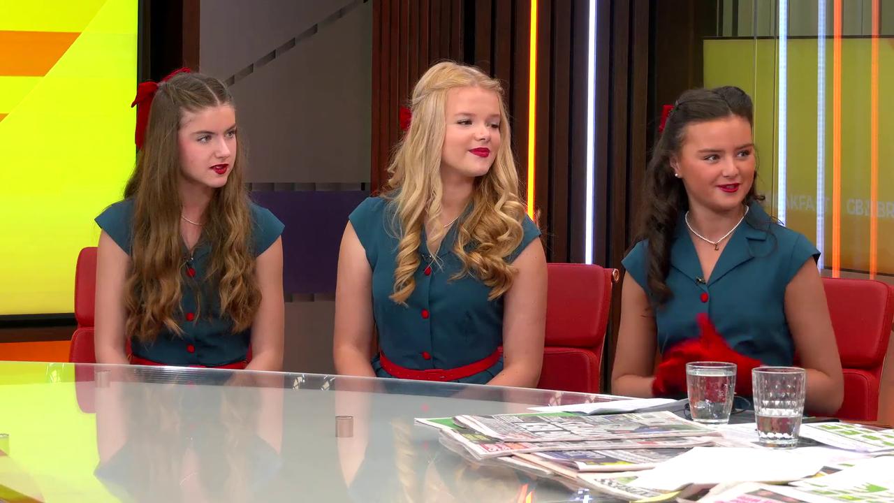 Video thumbnail for WATCH: Teenage trio stuns GB News studio with rendition of wartime classic