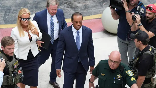 Video thumbnail for Tiger Woods avoids jail time, takes plea deal over Florida crash