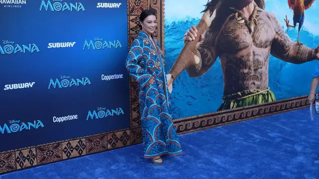 Video thumbnail for CA: Disney's MOANA Los Angeles Premiere - Arrivals 4.