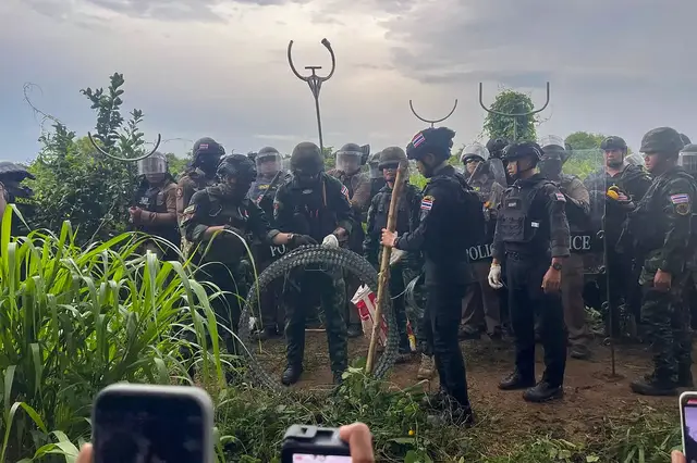 'Video thumbnail for Clashes at disputed border between Thai police and Cambodian protesters'