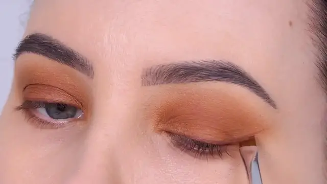 Video thumbnail for VIRAL Latte Eye Makeup Tutorial