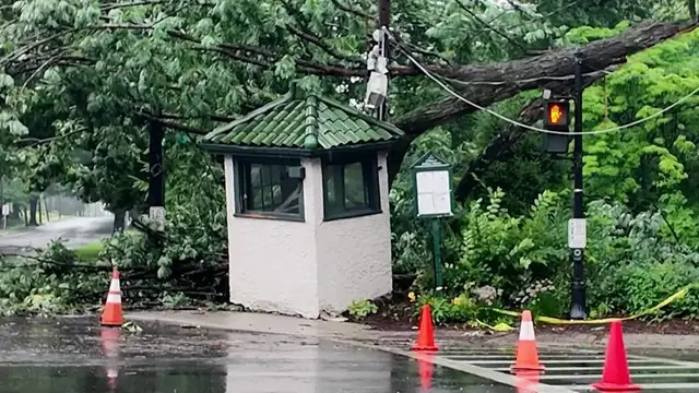 Video thumbnail for Power outage worsens during storm repair work in Pelham Manor, leaving businesses in the dark