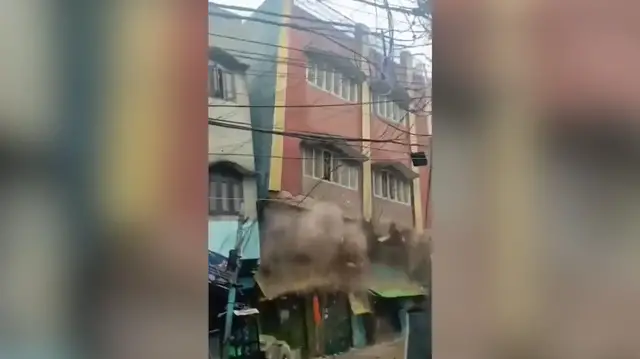 Video thumbnail for Building collapses after heavy rain in northern India