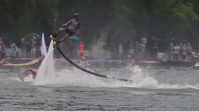 Video thumbnail for Russia: Hydrofly performers showcase aerial stunts in Moscow.