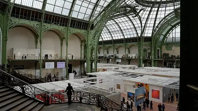 Video thumbnail for France: Artists and collectors gather at Art Basel Paris despite unrest