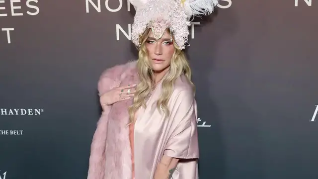 Video thumbnail for UNCAPTIONED: Kesha keeps human teeth in 'little jars' around her home.